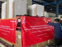 Pemerintah dan Telkomsel Salurkan 500 Ponsel Pintar Gratis untuk Warga Terdampak Bencana di Aceh